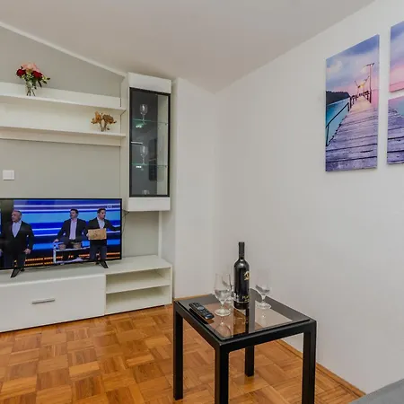 With Parking Space - 23111 Apartman *
